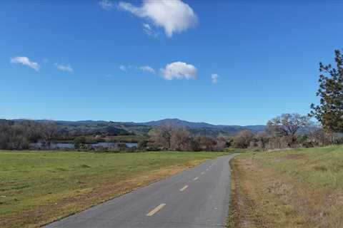 Beautiful (but windy!) day on the trail